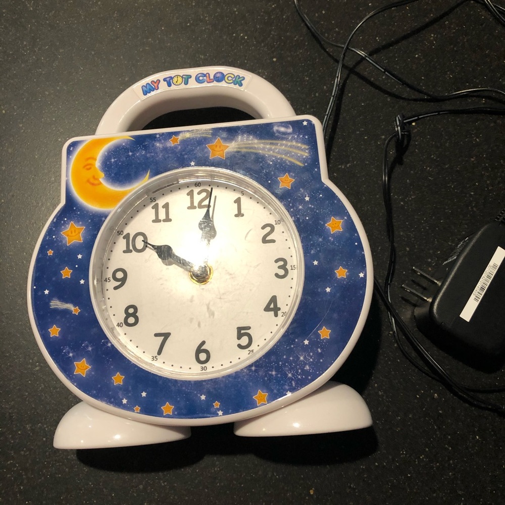 Tot clock with cord